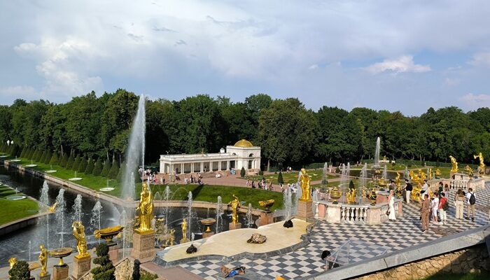 в Петергоф на Метеоре